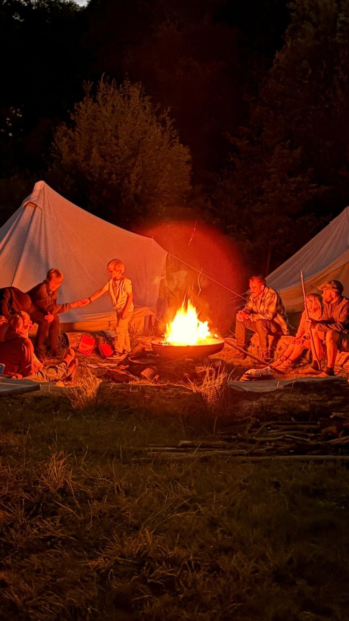 Gemeinsamer Lagerfeuerabend