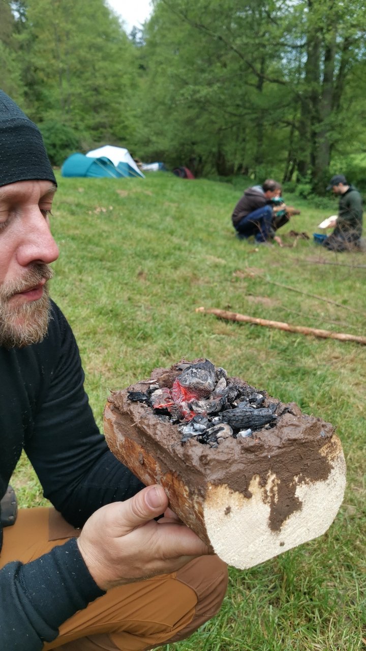 Schalen und Gefäße