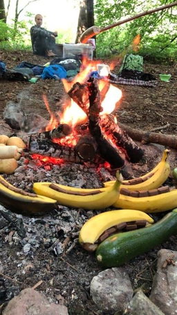 Koche am Feuer